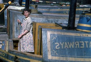 Nostalgic Color Photos of England in the Early 1950s - image 3