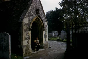 Nostalgic Color Photos of England in the Early 1950s - image 8