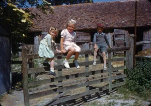 Nostalgic Color Photos of England in the Early 1950s - image 4