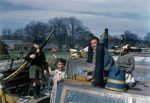 Nostalgic Color Photos of England in the Early 1950s - image 5