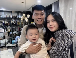 Behind the Scenes of Footballer Thanh Chung Festive Family Photoshoot - image 1