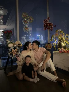 Behind the Scenes of Footballer Thanh Chung Festive Family Photoshoot - image 3