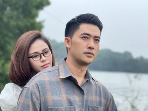 Handsome TV Police Officers and Their Hilariously Lukewarm On-Screen Romance Reactions - image 4