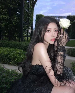 The Enigmatic Heiress: Inside the World of China's Mysterious Wealthy Influencer - image 3