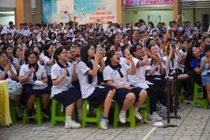 Ho Chi Minh City High Schoolers Rock Out in Epic On-Campus Music Festivals - image 5