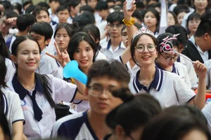 Ho Chi Minh City High Schoolers Rock Out in Epic On-Campus Music Festivals - image 2