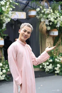 Celebrities Join Actor Anh Duc Traditional Wedding Procession - image 0