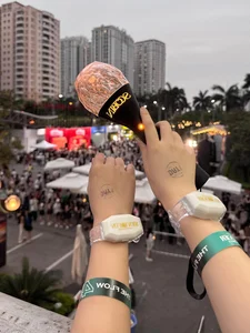 Ha Duc Chinh's Wife Mai Ha Trang's Playful Social Media Post Goes Viral - image 2