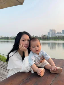 Ha Duc Chinh's Wife Mai Ha Trang's Playful Social Media Post Goes Viral - image 4