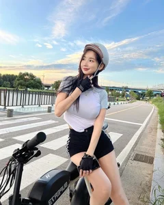 Meet Korea's Top Female DJ: Blending Electronic Music with High Fashion - image 1