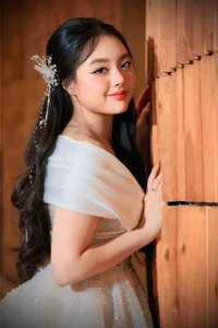 The Stunning Transformation of Supermodel Thuy Hanh’s Daughter Suti into a Beautiful Young Woman - image 8
