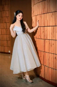 The Stunning Transformation of Supermodel Thuy Hanh’s Daughter Suti into a Beautiful Young Woman - image 1