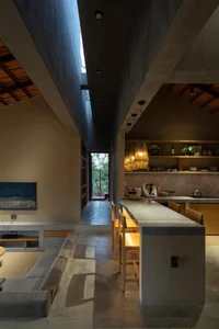 Nha Vua Du: A Minimalist Green Retreat in Bao Loc Hills - image 0