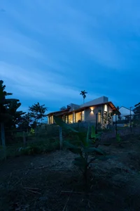 Nha Vua Du: A Minimalist Green Retreat in Bao Loc Hills - image 6