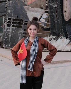 Ba Dinh Square Trends: TikTokers Celebrate April 30th in Hanoi - image 6