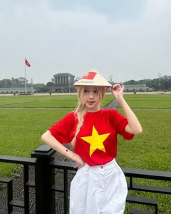 Ba Dinh Square Trends: TikTokers Celebrate April 30th in Hanoi - image 5