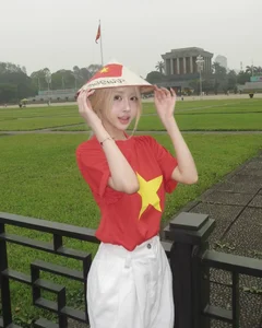 Ba Dinh Square Trends: TikTokers Celebrate April 30th in Hanoi - image 2