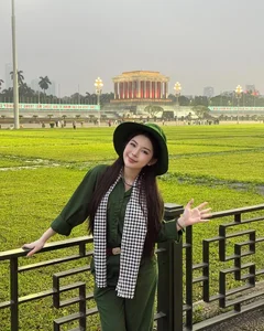 Ba Dinh Square Trends: TikTokers Celebrate April 30th in Hanoi - image 0
