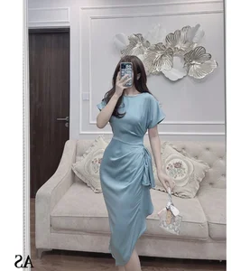 How to Wear Silk Slip Dresses Gracefully: Avoiding Common Wardrobe Malfunctions - image 3
