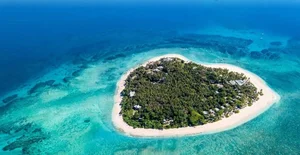 Earth's Most Uniquely Shaped Islands: Nature's Bizarre and Beautiful Creations - image 2