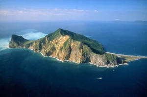Earth's Most Uniquely Shaped Islands: Nature's Bizarre and Beautiful Creations - image 5