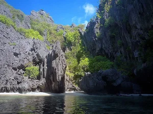 Earth's Most Uniquely Shaped Islands: Nature's Bizarre and Beautiful Creations - image 4