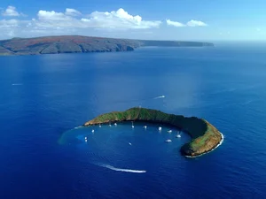 Earth's Most Uniquely Shaped Islands: Nature's Bizarre and Beautiful Creations - image 3