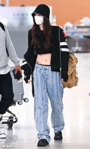Song Hye Kyo vs. Han So Hee: Comparing Their Contrasting Airport Styles - image 1
