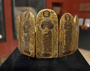 Ancient Secrets Revealed: The 1,000-Year-Old Crown with Mysterious Inscriptions - image 1