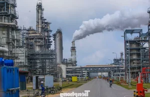 A Rare Look Inside Vietnam’s Largest Oil Refinery: Industrial Might Revealed - image 15