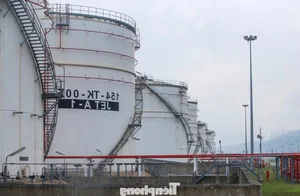 A Rare Look Inside Vietnam’s Largest Oil Refinery: Industrial Might Revealed - image 18