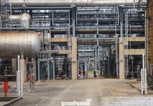 A Rare Look Inside Vietnam’s Largest Oil Refinery: Industrial Might Revealed - image 19