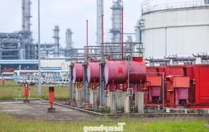 A Rare Look Inside Vietnam’s Largest Oil Refinery: Industrial Might Revealed - image 2