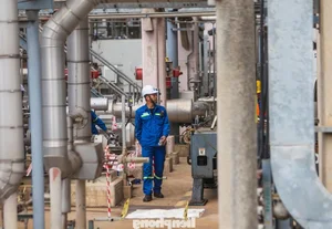 A Rare Look Inside Vietnam’s Largest Oil Refinery: Industrial Might Revealed - image 16