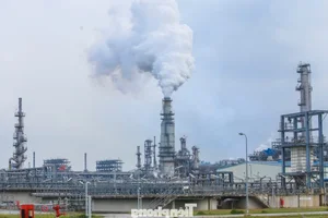 A Rare Look Inside Vietnam’s Largest Oil Refinery: Industrial Might Revealed - image 8
