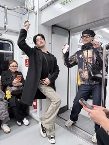 Minh Ha Captivates Fans with Ageless Beauty Alongside Her Four Children - image 5
