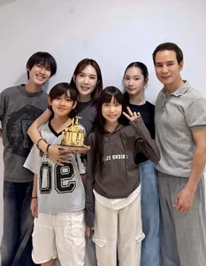 Minh Ha Captivates Fans with Ageless Beauty Alongside Her Four Children - image 0