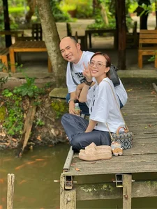 Minh Ha Captivates Fans with Ageless Beauty Alongside Her Four Children - image 1