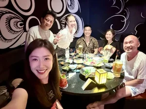 Minh Ha Captivates Fans with Ageless Beauty Alongside Her Four Children - image 3