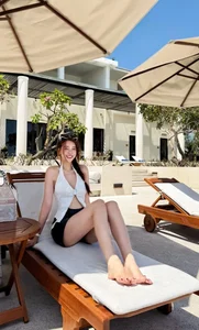 Minh Ha Captivates Fans with Ageless Beauty Alongside Her Four Children - image 7