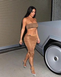 The Evolution of Bold Fashion: Controversial Street Style Trends - image 9