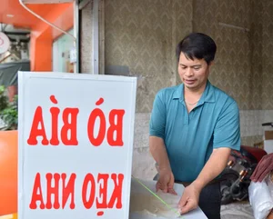 The Mystery of Hanoi’s Viral Street Food Vendor: A Story Beyond the Shifty Gaze - image 1