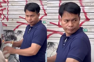 The Mystery of Hanoi’s Viral Street Food Vendor: A Story Beyond the Shifty Gaze - image 0
