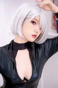 Coser Messie Huang as Fiona Frost (Spy x Family): The Alluring Coldness of Nightfall Agent - image 1