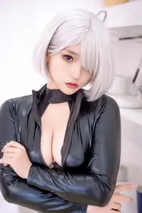 Coser Messie Huang as Fiona Frost (Spy x Family): The Alluring Coldness of Nightfall Agent - image 4