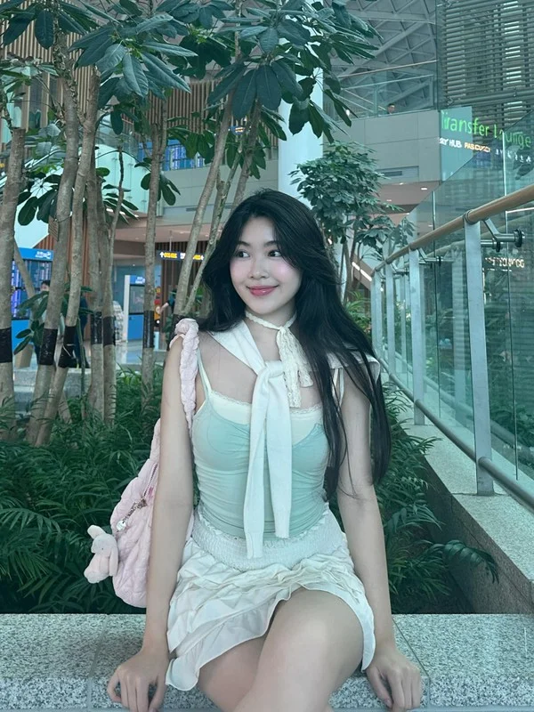 MC Quyen Linh's Daughter Stuns as 'White Moonlight' in New Photoshoot