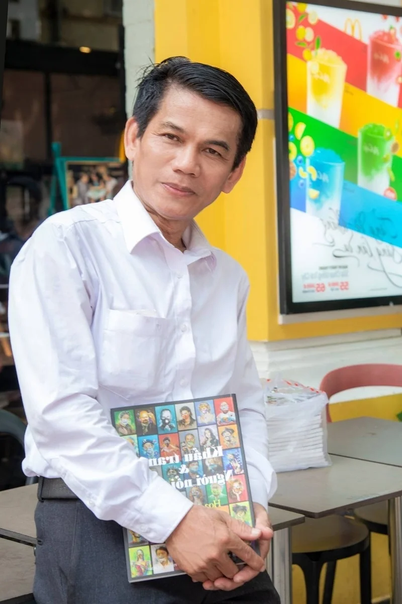 Artist Le Sa Long Honors Victims of Mini Apartment Fire Through Powerful Paintings