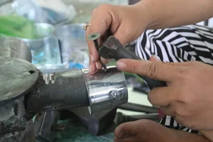 Discover the Unique Traditional Silver Carving Art of the Cham People in Khanh Hoa - image 4