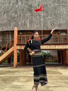 Thuy Tien and H Hen Nie Face Off in Stunning Brocade Outfits - image 1