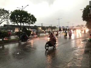 Ho Chi Minh City Flooding: Heavy Rain Causes Urban Chaos in TP HCM - image 1